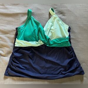 Lands’ End navy blue/green twist front tankini top near new 22W